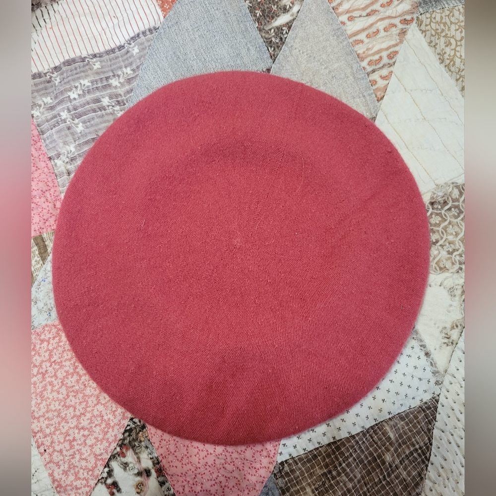 Vintage GAP berry pink 100% virgin wool beret hat England red